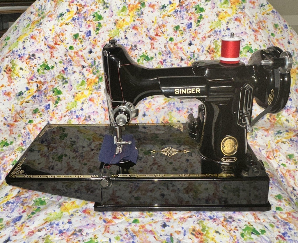 Singer Featherweight 221 w/ Case - Consignment