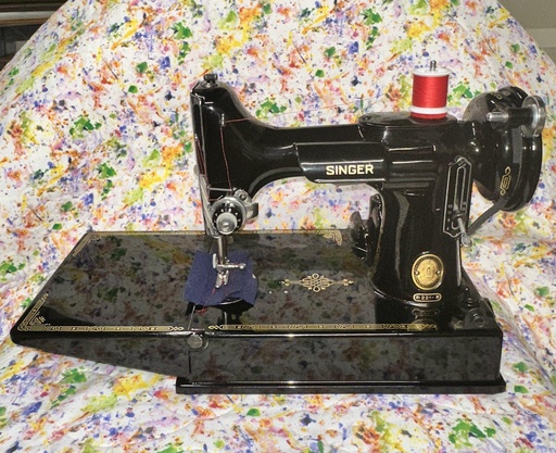 [827845] Singer Featherweight 221 w/ Case - Consignment